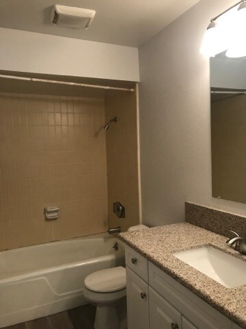 Building Photo - 4618 Collwood Ln