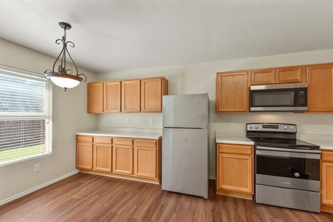 Building Photo - Beautiful 3 bed 2 bath home in Poynter Cro...