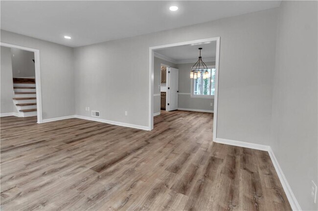 Building Photo - 4497 Glenforest Dr NE