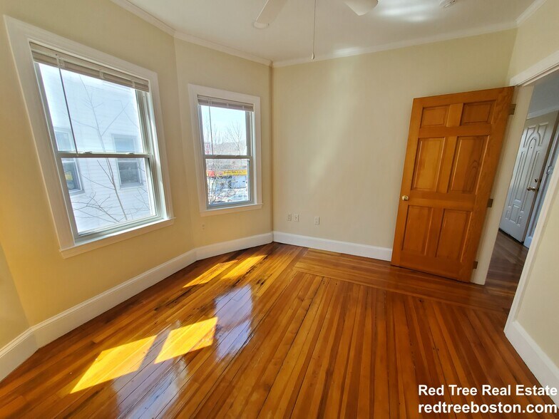 Building Photo - 202 Hyde Park Ave