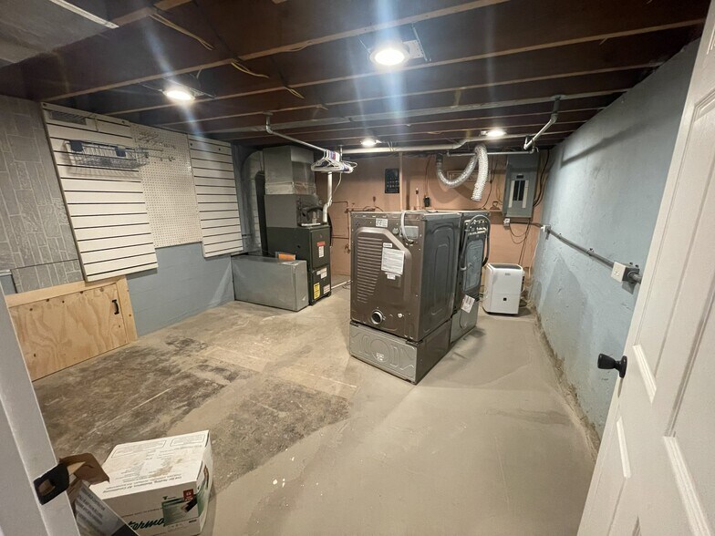 Laundry (in basement) - 13932 W Old Nashville Rd