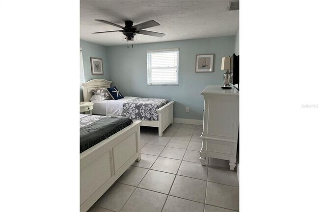 Building Photo - 345 Avenida Leona