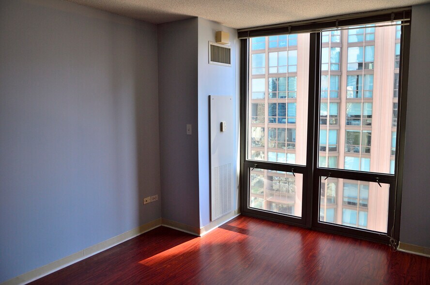 Building Photo - 2 E Erie St