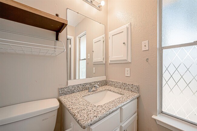 Building Photo - 7111 Village Lake Dr