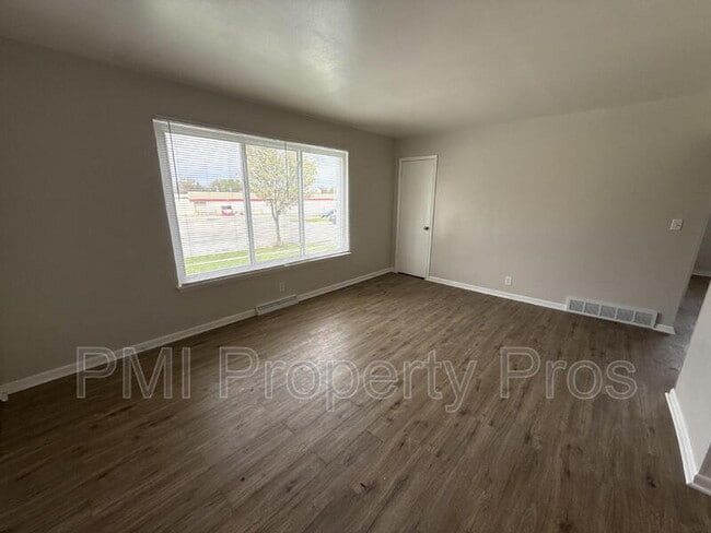 Building Photo - 7701 W Hampton Ave