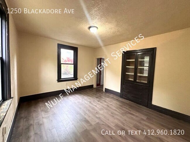 Building Photo - 1250 Blackadore Ave