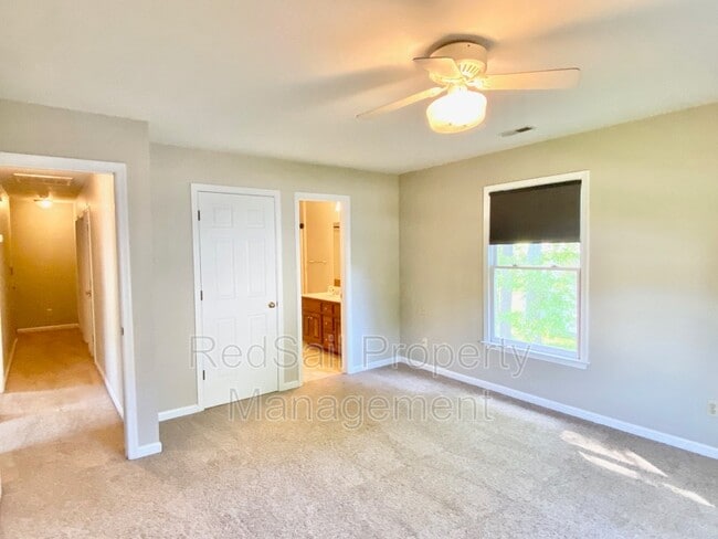 Building Photo - 203 Monty Manor