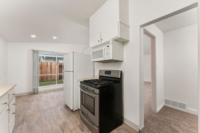 Building Photo - 6404 Stoneman Dr