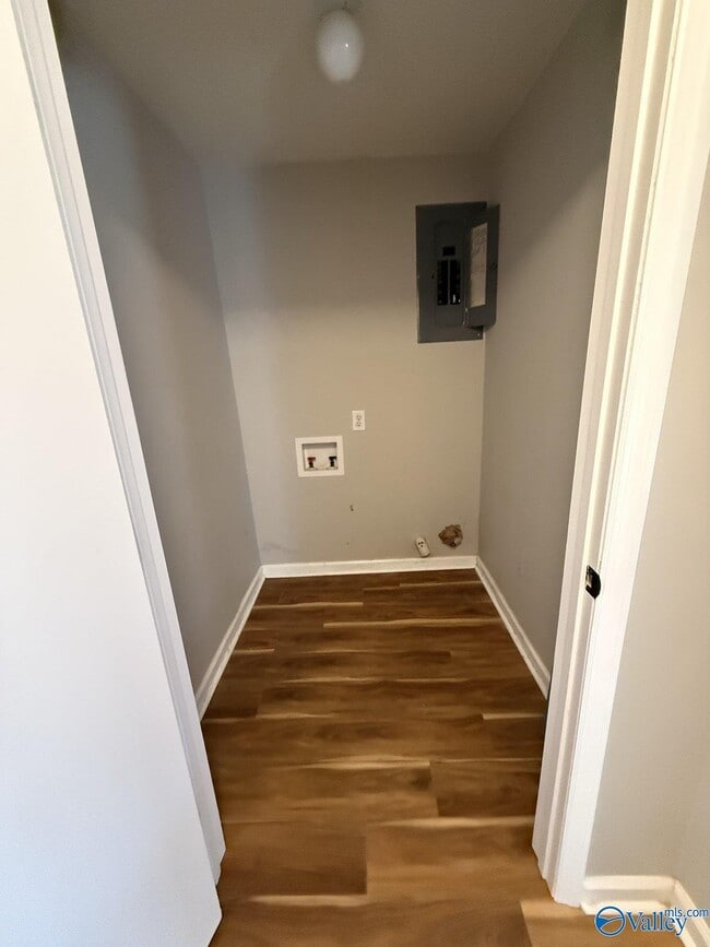 Building Photo - 403 Arthur St NW