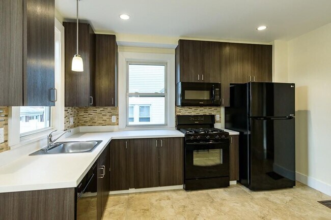 Building Photo - 29 Bentley St