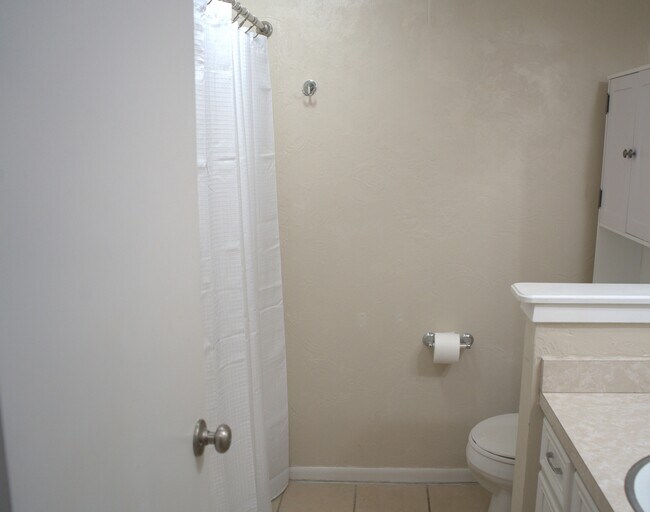 Building Photo - 421 Brigadoon St