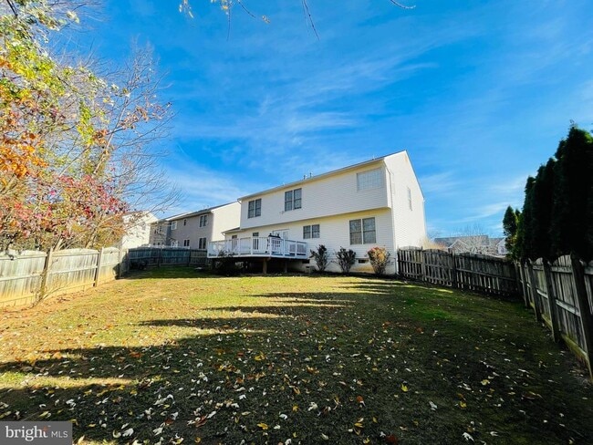 Building Photo - 32 Palace Ln