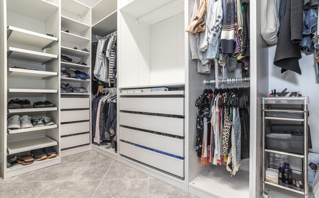 Building Photo - 15145 Cameo Ct