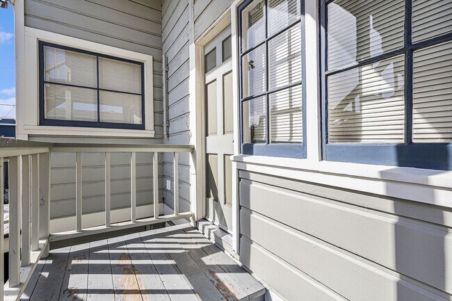 Building Photo - 2204 Buena Vista Ave