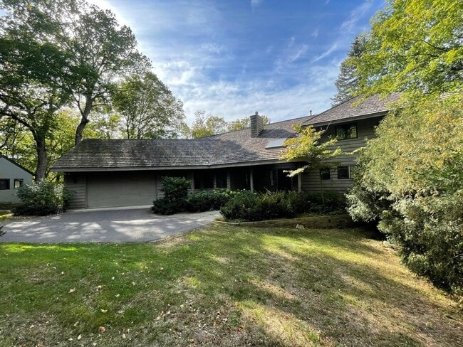 Building Photo - 44 Peninsula Rd