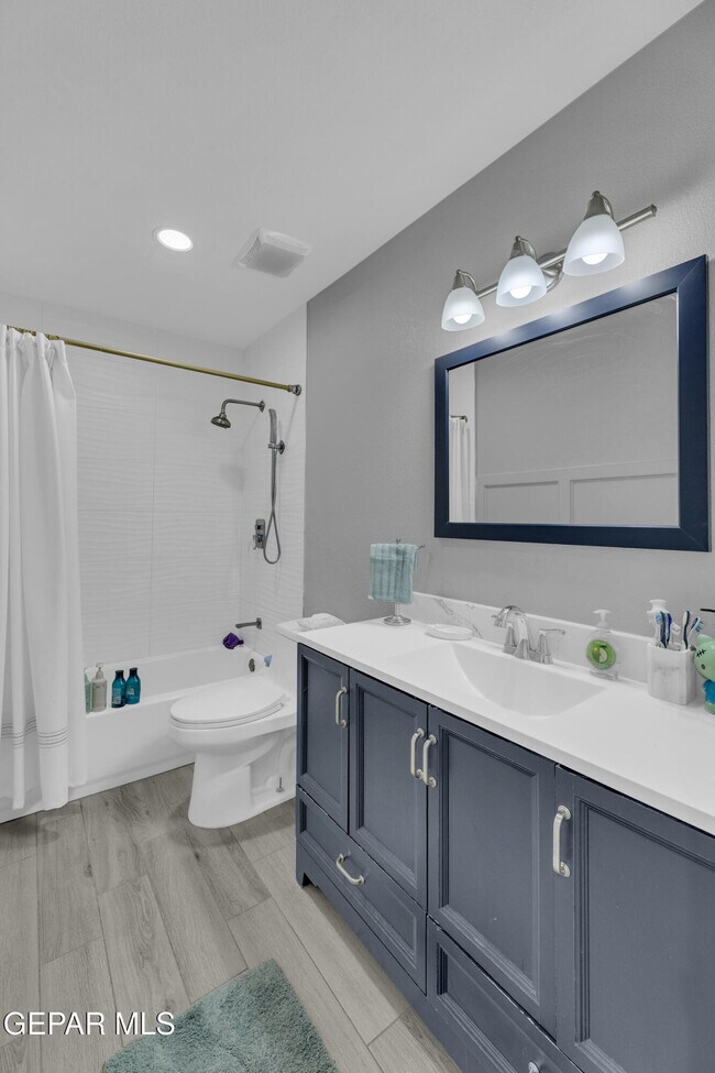 Building Photo - 9913 Album Ave