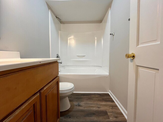 Building Photo - Charming & Affordable Living in Spartanburg!