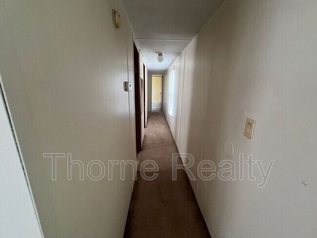 Building Photo - 176 Matts Ln