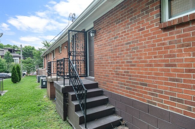 Building Photo - 1615C 6th Ave N