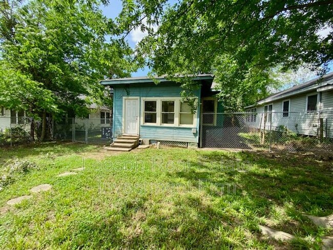 Building Photo - 333 Robinson Pl