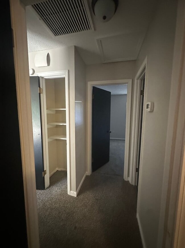 Building Photo - Daleville!  Cul-de-sac!!  New Carpet/Paint...