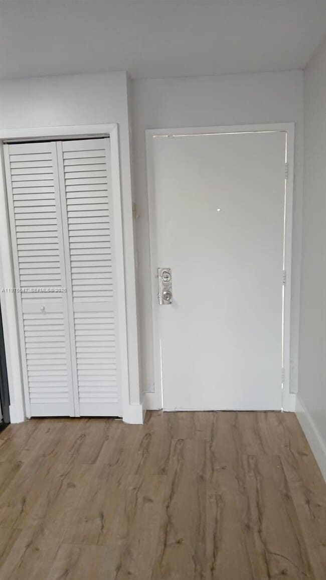 Building Photo - 8820 Fontainebleau Blvd