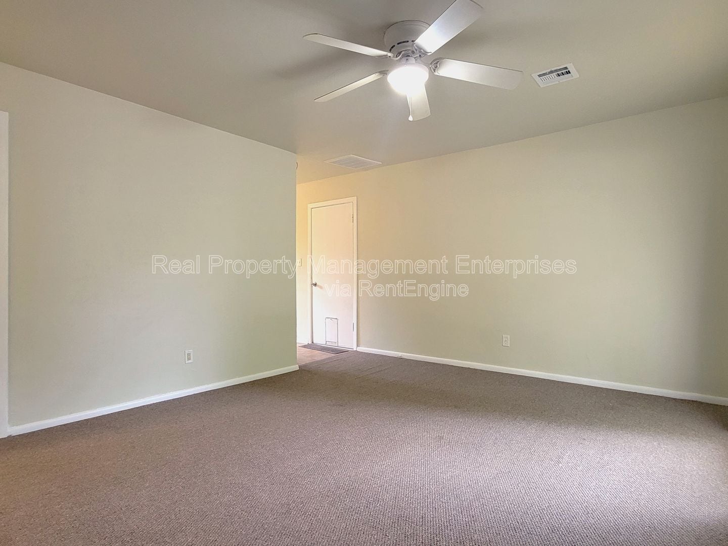 Building Photo - 608 N Poplar Ln