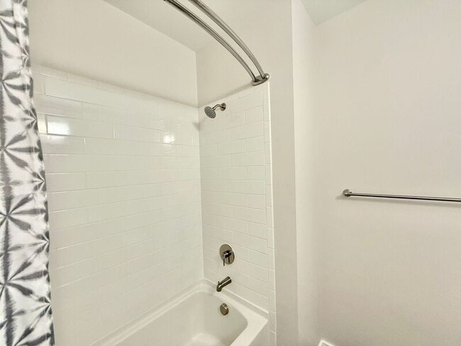 Building Photo - 548 S Person St