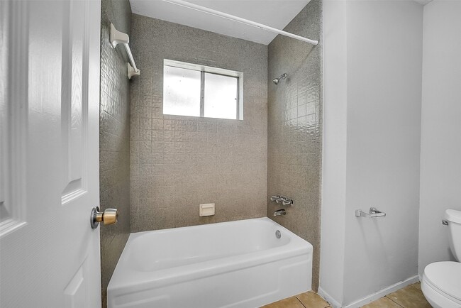 Building Photo - 13618 Piney Oaks Dr
