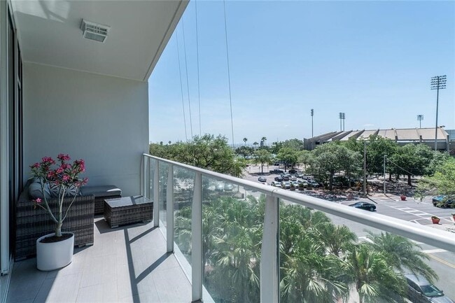 Building Photo - 175 1st St S