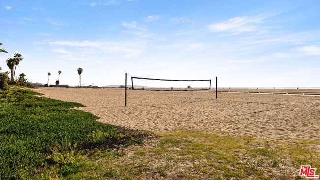 Building Photo - 964 Palisades Beach Rd