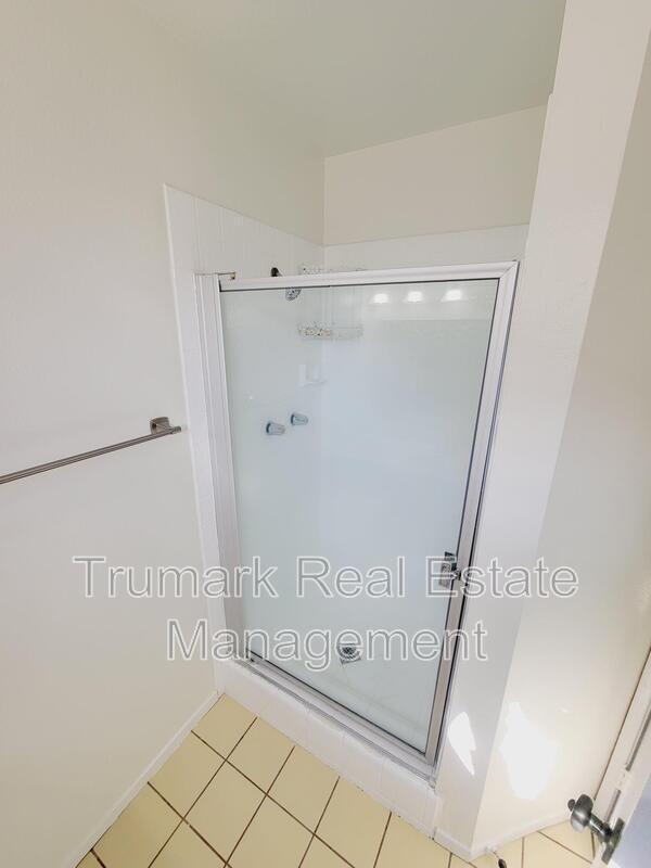 Building Photo - 416 W Milford St