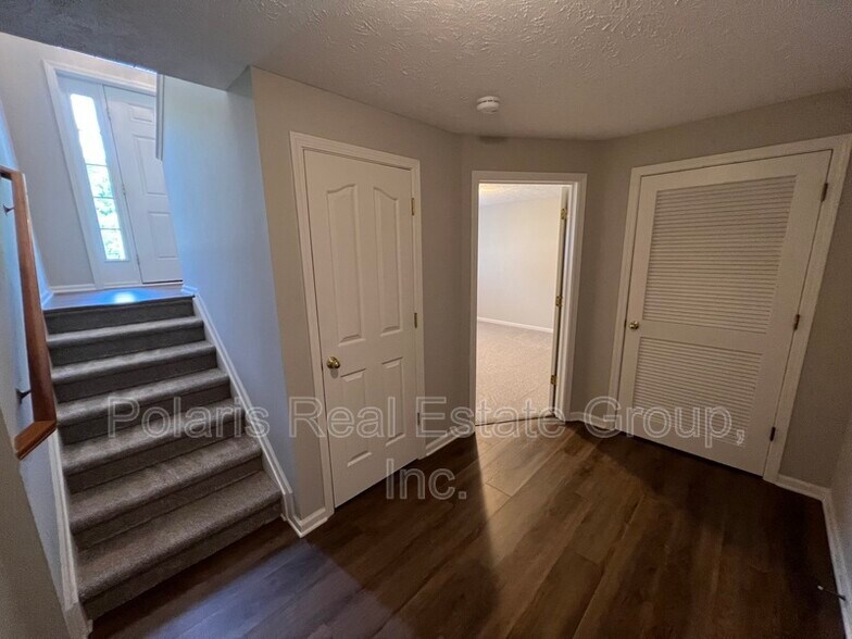 Building Photo - 8428 Clayhurst Dr