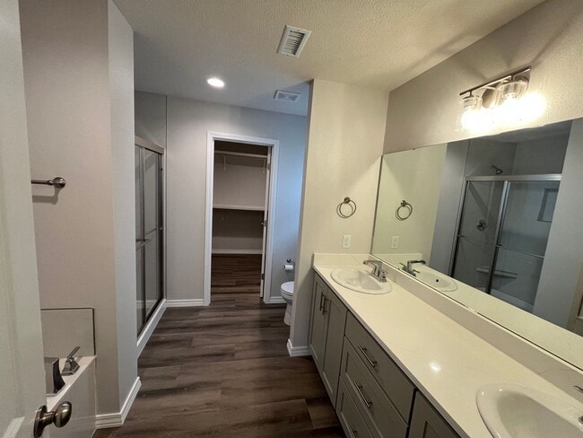 Building Photo - Beautiful, one-year-old 3-bedroom, 2-bath ...