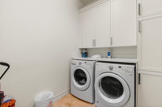 Building Photo - 17662 Cadena Dr