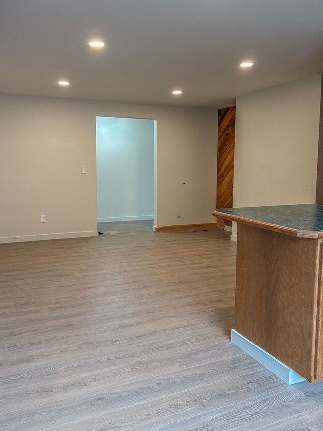 Building Photo - 3 Bedroom 2 Bath in Scappoose- Do Not Miss...