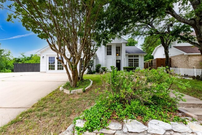 Building Photo - 1002 Oakridge Dr