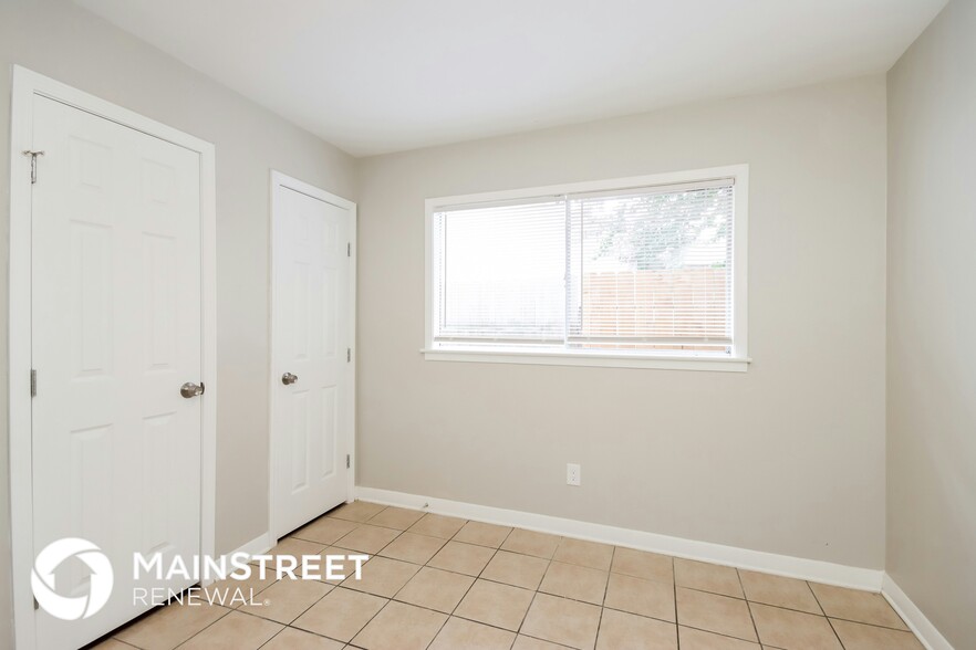 Building Photo - 431 W Sunnyside St