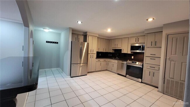 Building Photo - 2604 Quince Ln