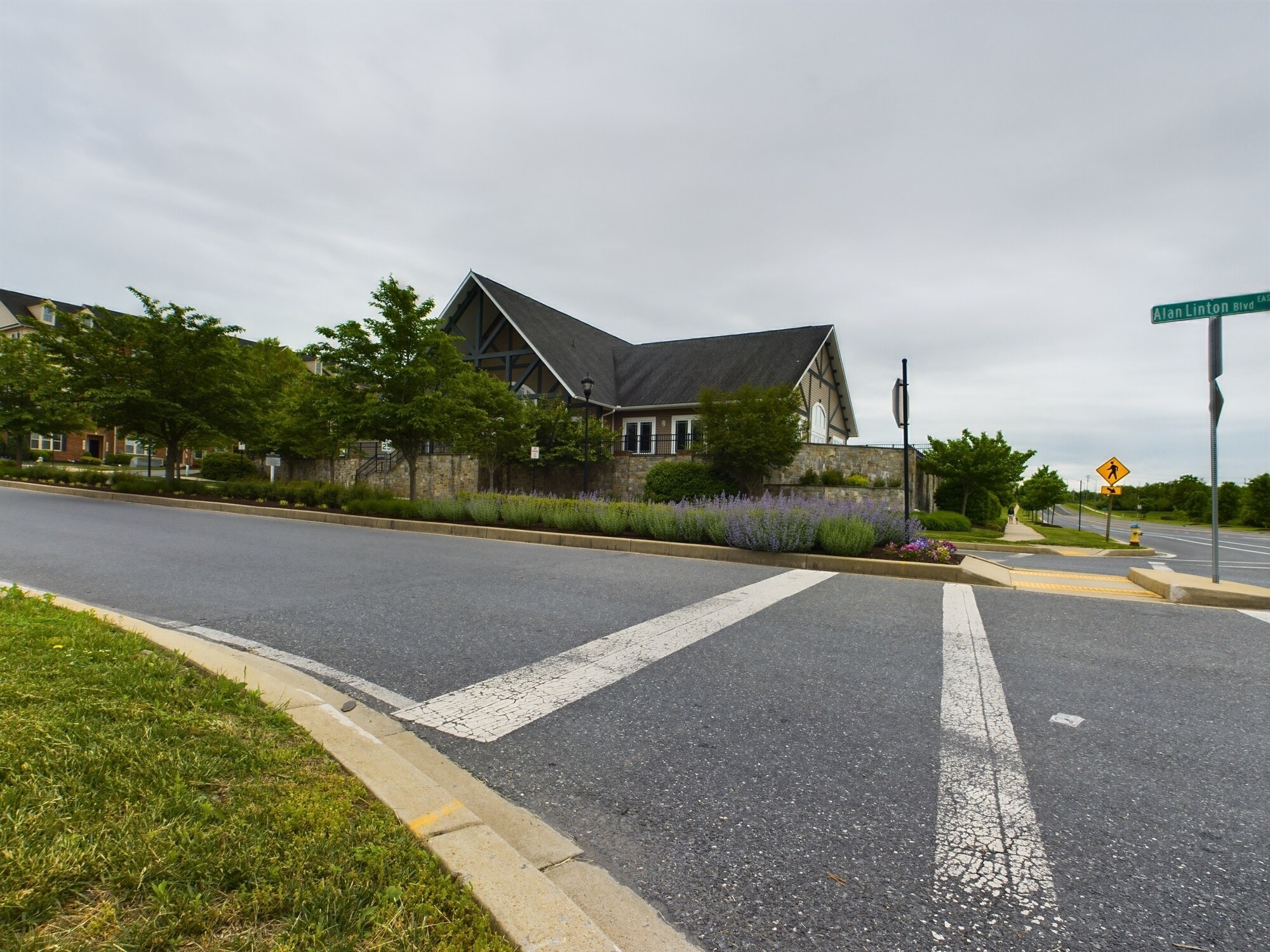 Building Photo - 6479 Jack Linton Dr S