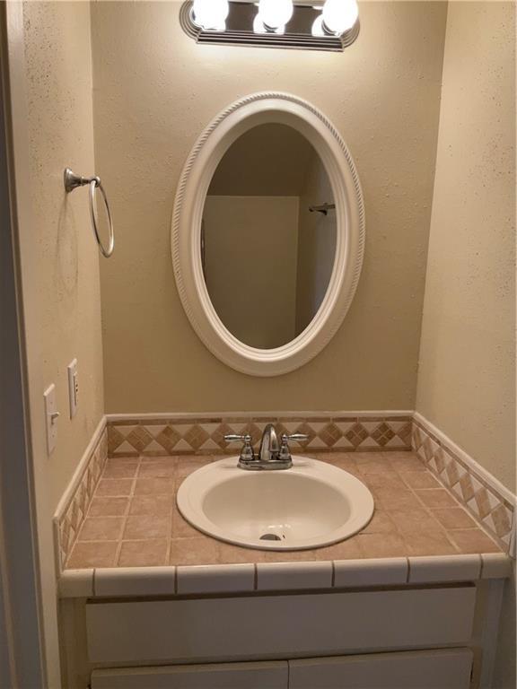 Building Photo - 6718 Silvermine Dr