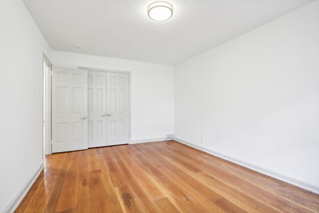 Building Photo - 2900 Midvale Ave