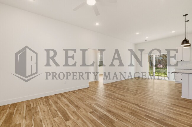 Building Photo - 731 Elmwood St