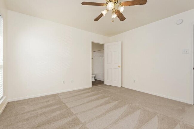 Building Photo - 2117 Saint Lucia Calle