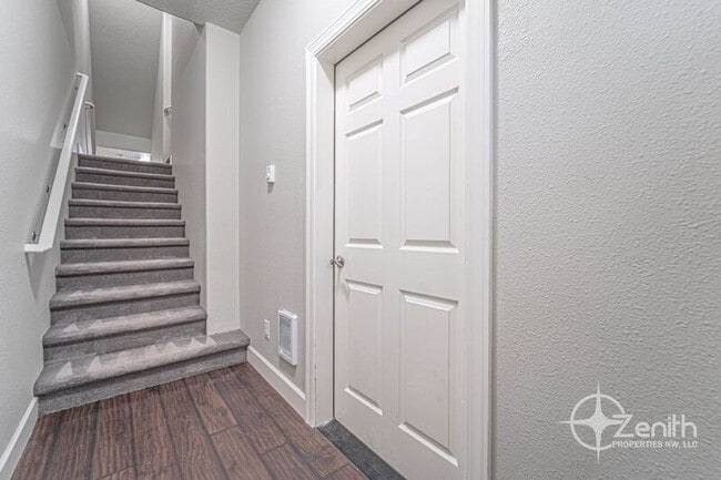 Building Photo - 8108 NE 35th Ave