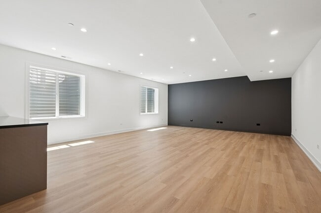 Building Photo - 9214 Washington St