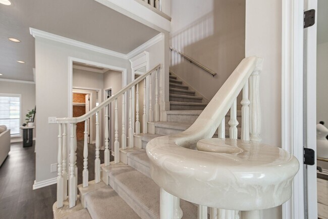 Building Photo - 408 W Fairway Ct