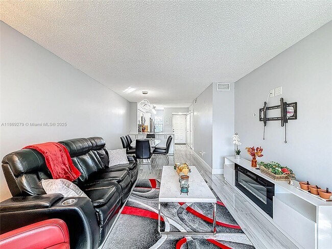 Building Photo - 2228 N Cypress Bend Dr