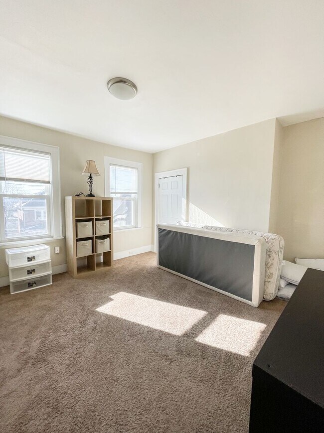 Building Photo - AVAILABLE AUGUST 2026 - Beautiful 4+ bedroom, 1 bath home in Mt Washington!