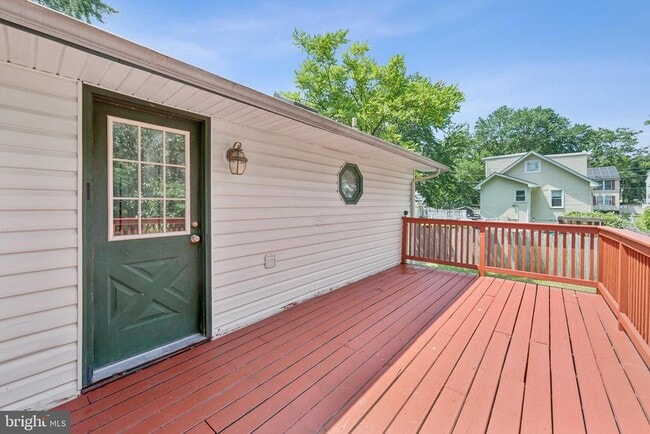 Building Photo - 8517 Osler Ave